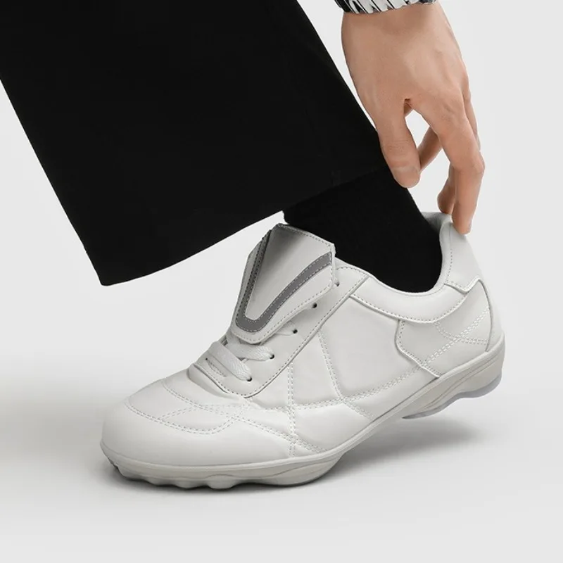 Fashionabl Men's Shoes Comfortable Breathable Men's Sneakers and Casual Shoes Trend Platform Bread Shoes for Men Tenis Masculino
Fashionabl Men's Shoes Comfortable Breathable Men's Sneakers and Casual Shoes Trend Platform Bread Shoes for Men Tenis Masculino