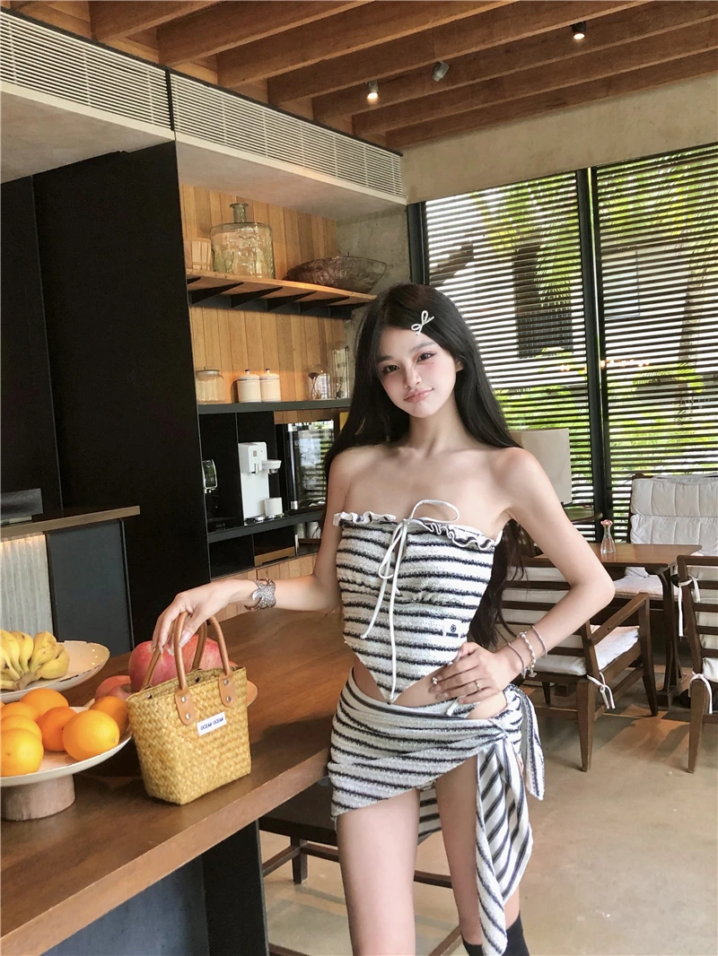 Sexy Bikini Swimsuit Three-Piece Set Beach Vacation Thermal Spa Girls Swimwear Stripe Pattern Separate Female Model 165cm
Sexy Bikini Swimsuit Three-Piece Set Beach Vacation Thermal Spa Girls Swimwear Stripe Pattern Separate Female Model 165cm