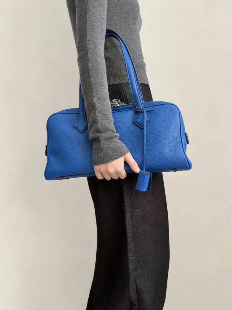 Blue Boston Bag Women's 2026 New Luxury Subtle High-End Feelings Single Shoulder Underarm Casual Bowling Bag Fashionable Tote
Blue Boston Bag Women's 2026 New Luxury Subtle High-End Feelings Single Shoulder Underarm Casual Bowling Bag Fashionable Tote