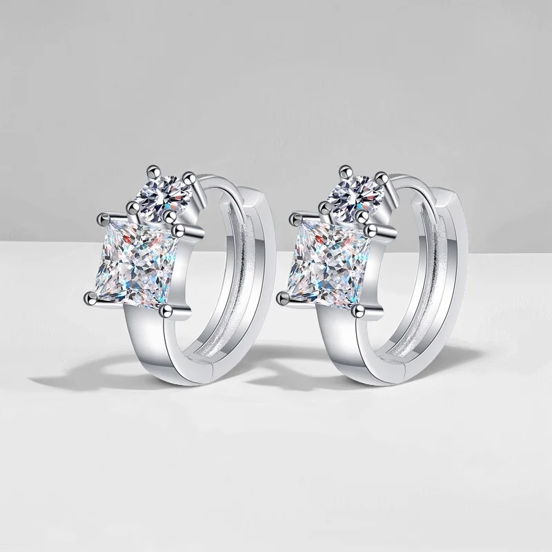 2.6 Ct 925 Silver Princess Cut Moissanite Earrings For Women PT950 Gold Plated GBA Certified GIFT Box Stylish Dainty Jewelry
2.6 Ct 925 Silver Princess Cut Moissanite Earrings For Women PT950 Gold Plated GBA Certified GIFT Box Stylish Dainty Jewelry