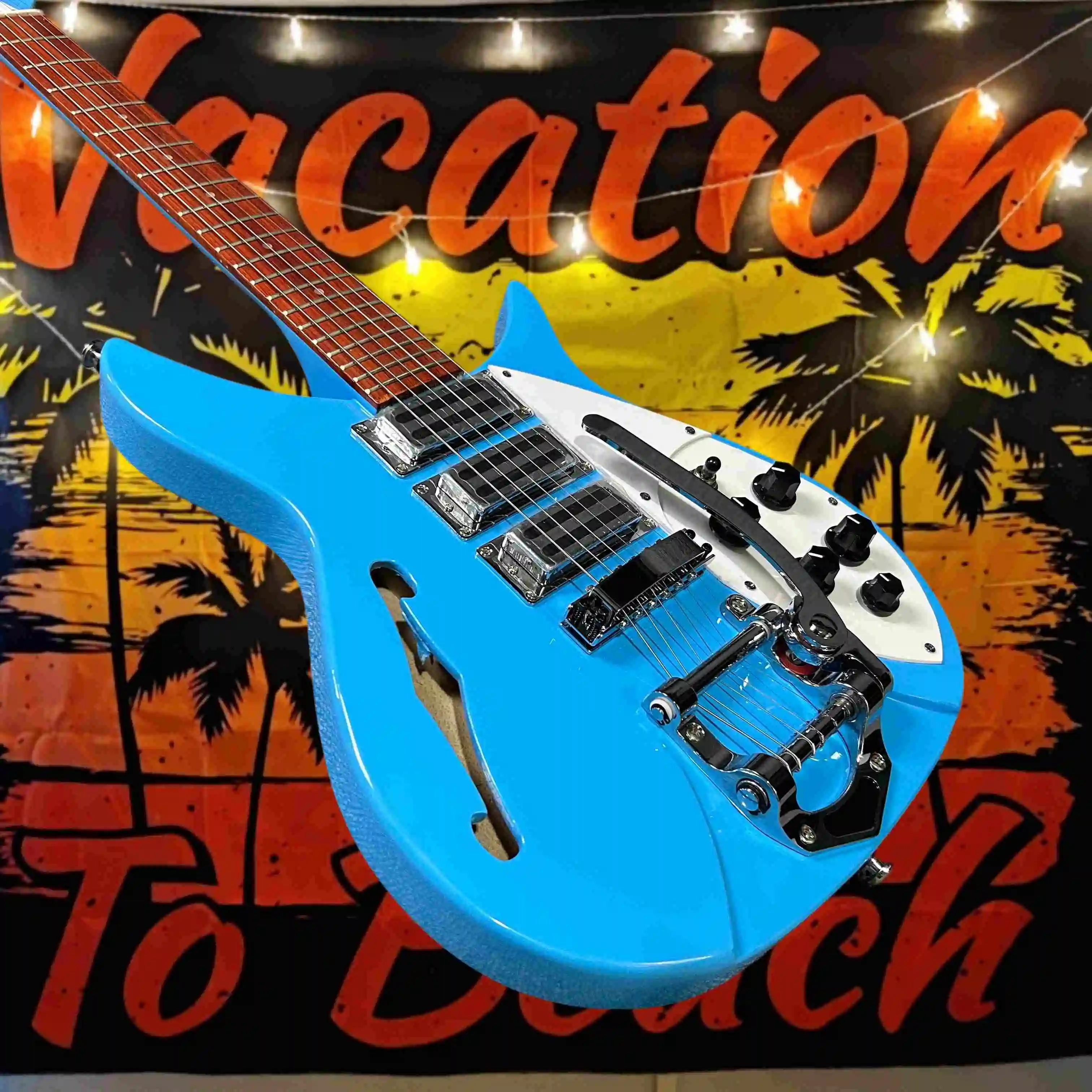 3H Electric Guitar Small Double Rocking Half Hollow F-hole Chrome Plated Metal Piece Rose Wood Fingerboard Blue Piano Body
3H Electric Guitar Small Double Rocking Half Hollow F-hole Chrome Plated Metal Piece Rose Wood Fingerboard Blue Piano Body