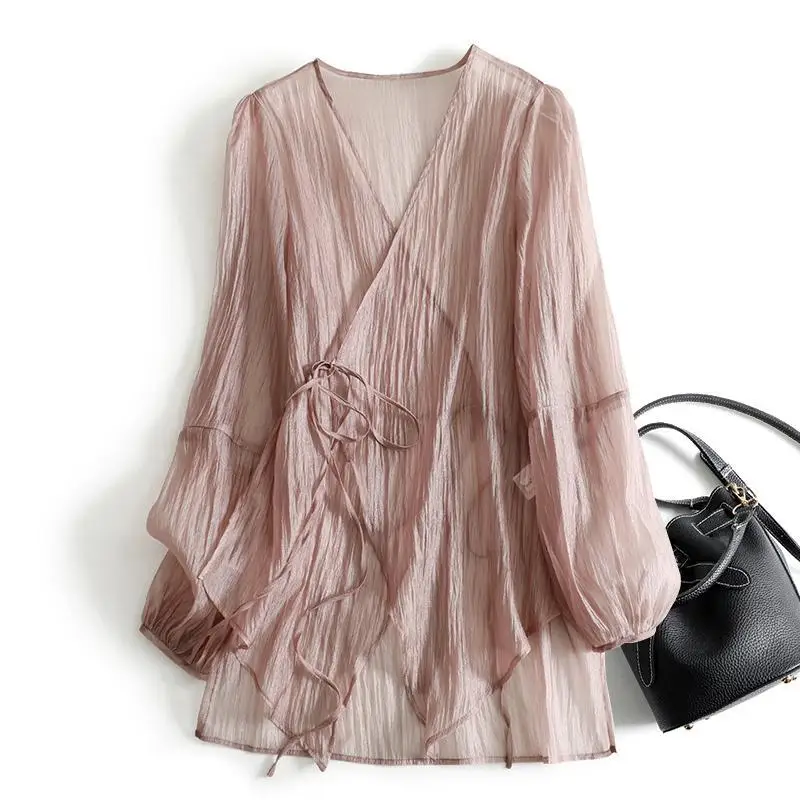 Тонкий перспективный новый китайский свободный кардиган с v-образным вырезом и длинными рукавами, защита от солнца, тонкая рубашка с кондиционером для женщин, крутая рубашка 
Тонкий перспективный новый китайский свободный кардиган с v-образным вырезом и длинными рукавами, защита от солнца, тонкая рубашка с кондиционером для женщин, крутая рубашка