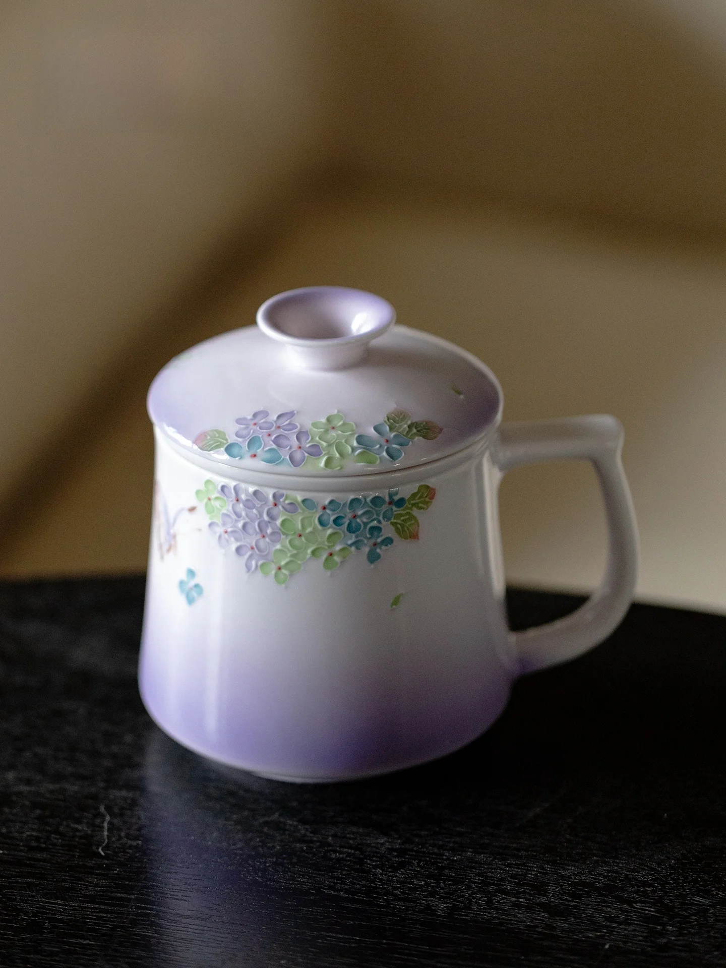 Hand-Painted Office Ceramic Mugs Three-Piece Set Tea Water Separation with Filter High Aesthetic Value Water Cup
Hand-Painted Office Ceramic Mugs Three-Piece Set Tea Water Separation with Filter High Aesthetic Value Water Cup
