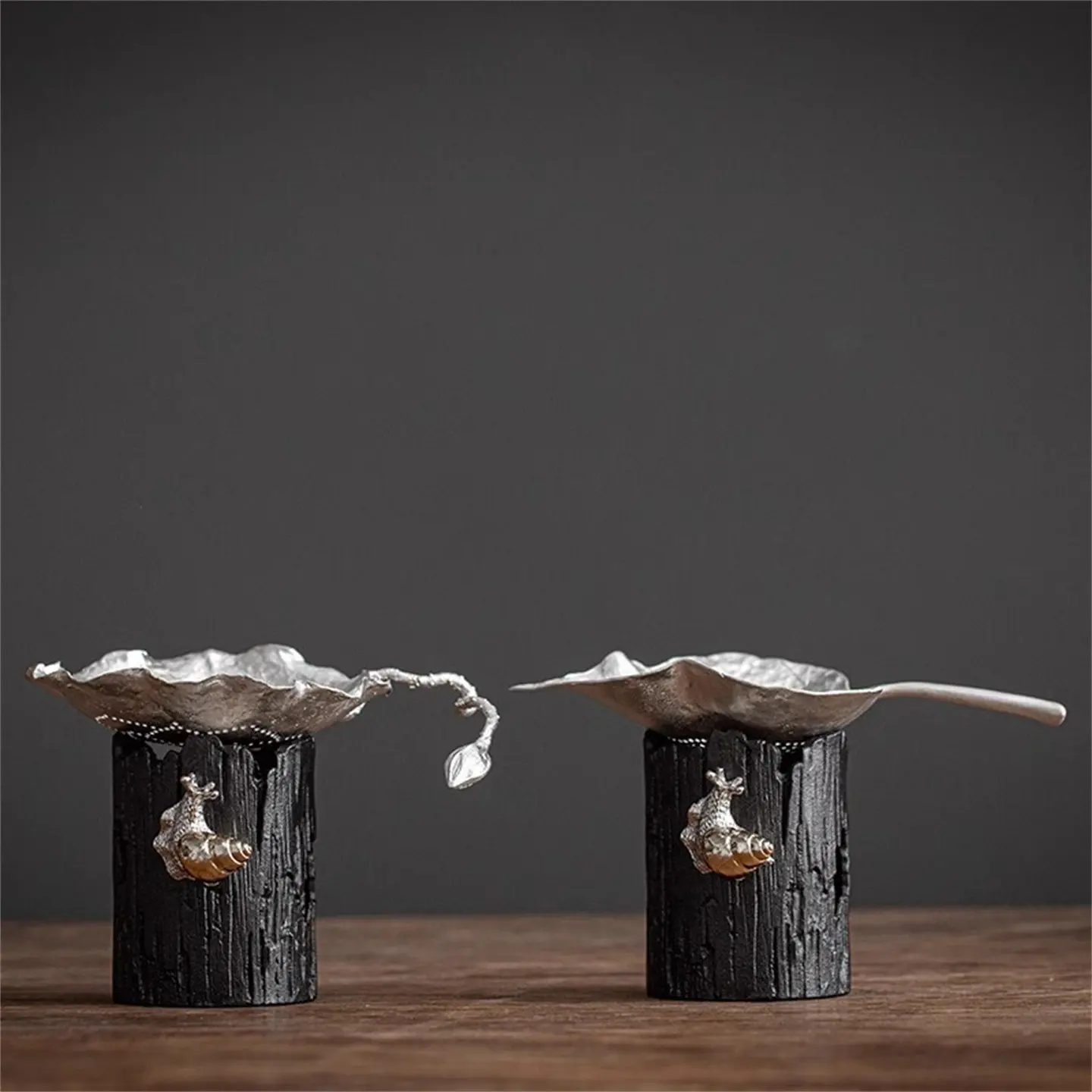 CX creative handmade hammer pattern, snail tea with tin leaf tea leak
CX creative handmade hammer pattern, snail tea with tin leaf tea leak