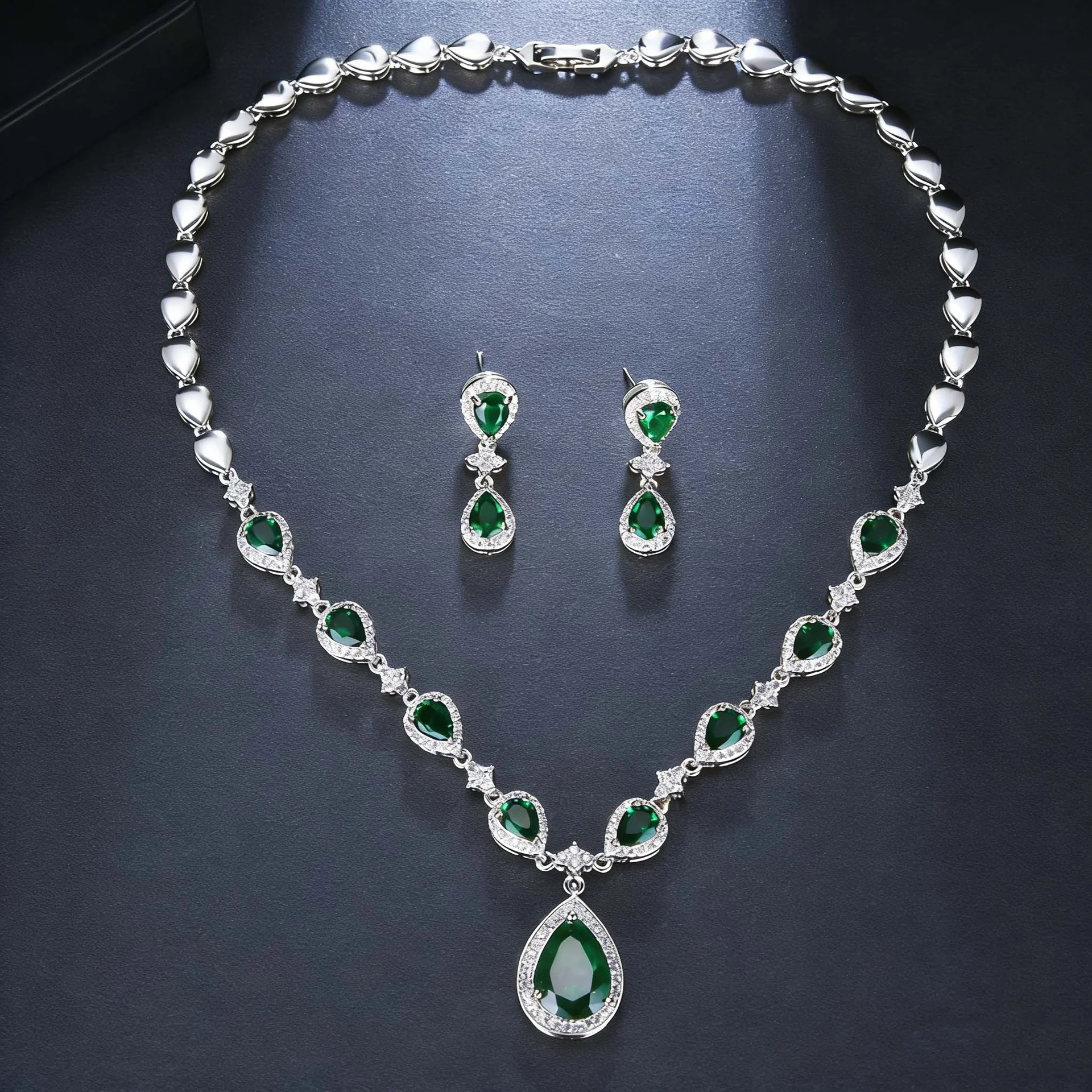 Fashion Emerald Cut Crystal Drop Necklace Earring Set , Elegant Green Gemstone Jewelry For Evening Party Wedding Dress Matching
Fashion Emerald Cut Crystal Drop Necklace Earring Set , Elegant Green Gemstone Jewelry For Evening Party Wedding Dress Matching
