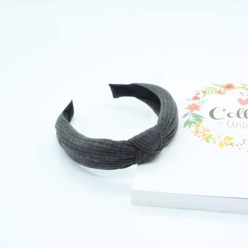 New Fashion Headband For Women Center Knot Headwear Warm Turban Autumn Face Washing Hair Accessories
New Fashion Headband For Women Center Knot Headwear Warm Turban Autumn Face Washing Hair Accessories