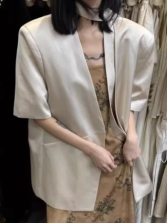 Loose V-Neck Short Sleeve Suit Jacket Women's Korean Style Design Summer New Fashion Commute Wind Pure Color Casual Top
Loose V-Neck Short Sleeve Suit Jacket Women's Korean Style Design Summer New Fashion Commute Wind Pure Color Casual Top