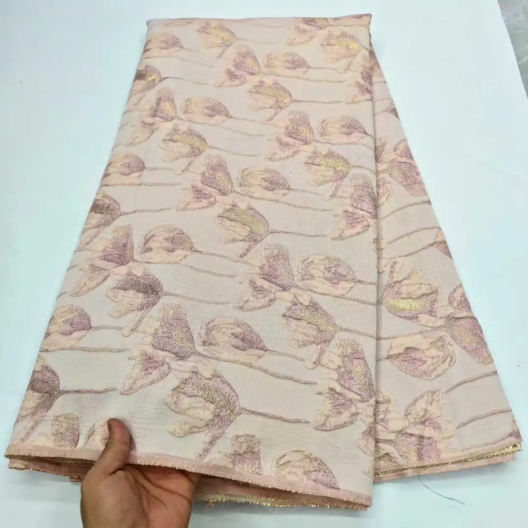 Nigerian Brocade Lace Fabrics French Flower Damask Lace 2025 Latest African Gilded Jacquard for Women Party Dress
Nigerian Brocade Lace Fabrics French Flower Damask Lace 2025 Latest African Gilded Jacquard for Women Party Dress