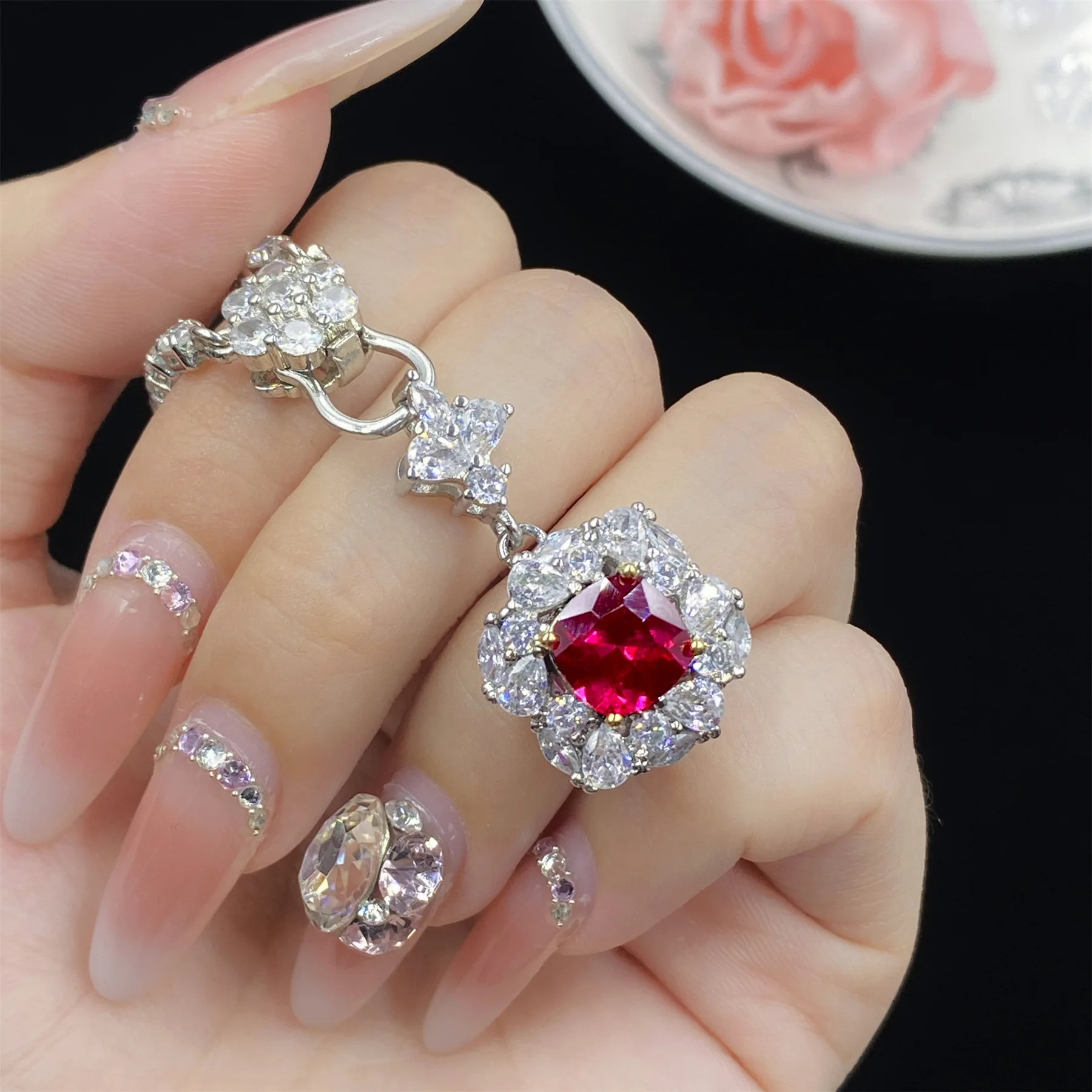 Ladies Luxury Ruby Wedding Jewelry Set Shiny Red Zircon Charm Geometric Crystal Ring Earrings Necklace Gift
Ladies Luxury Ruby Wedding Jewelry Set Shiny Red Zircon Charm Geometric Crystal Ring Earrings Necklace Gift