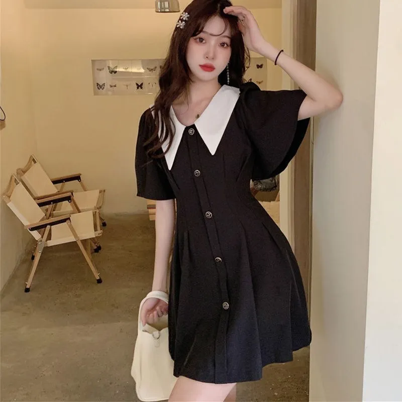 Large size summer new French retro doll collar dress with summer design feeling cinched waist and slim black skirt
Large size summer new French retro doll collar dress with summer design feeling cinched waist and slim black skirt