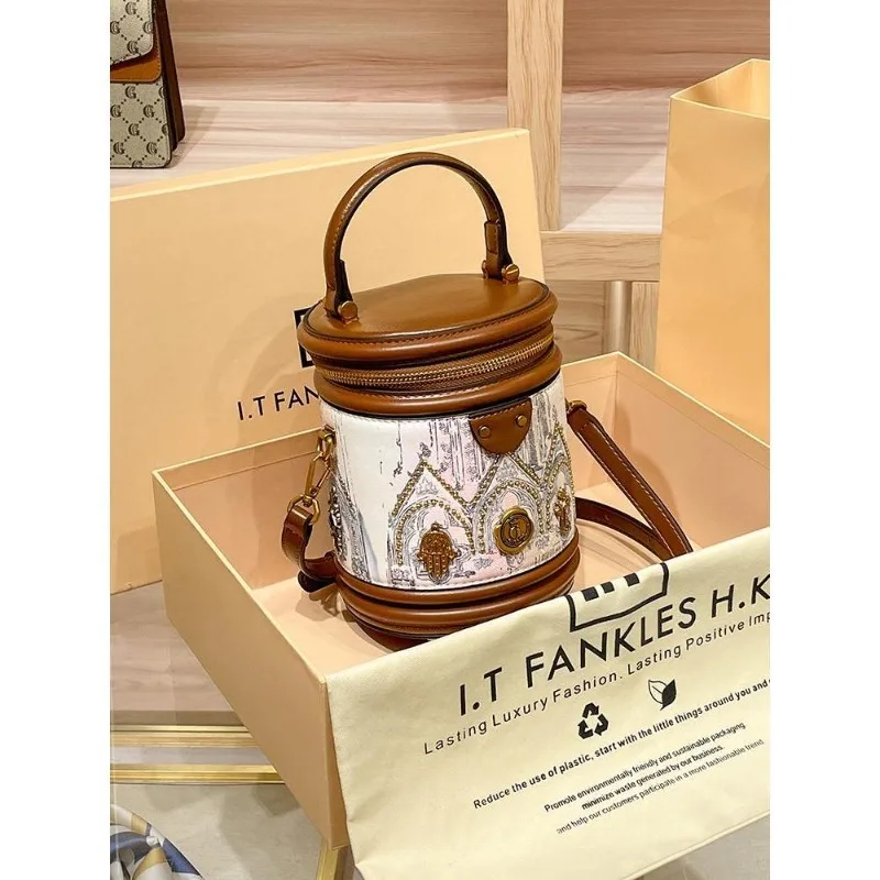 Colored Crossbody Bag 2024 New Genuine Leather Versatile Handheld Wealth Bucket One Shoulder Water Bucket Bag Small Bag
Colored Crossbody Bag 2024 New Genuine Leather Versatile Handheld Wealth Bucket One Shoulder Water Bucket Bag Small Bag