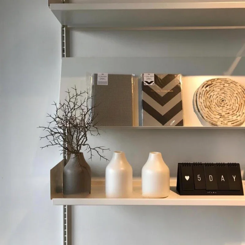Simple ins wall-mounted rail rack online celebrity minimalist metal partition bookshelf Nordic display storage rack
Simple ins wall-mounted rail rack online celebrity minimalist metal partition bookshelf Nordic display storage rack