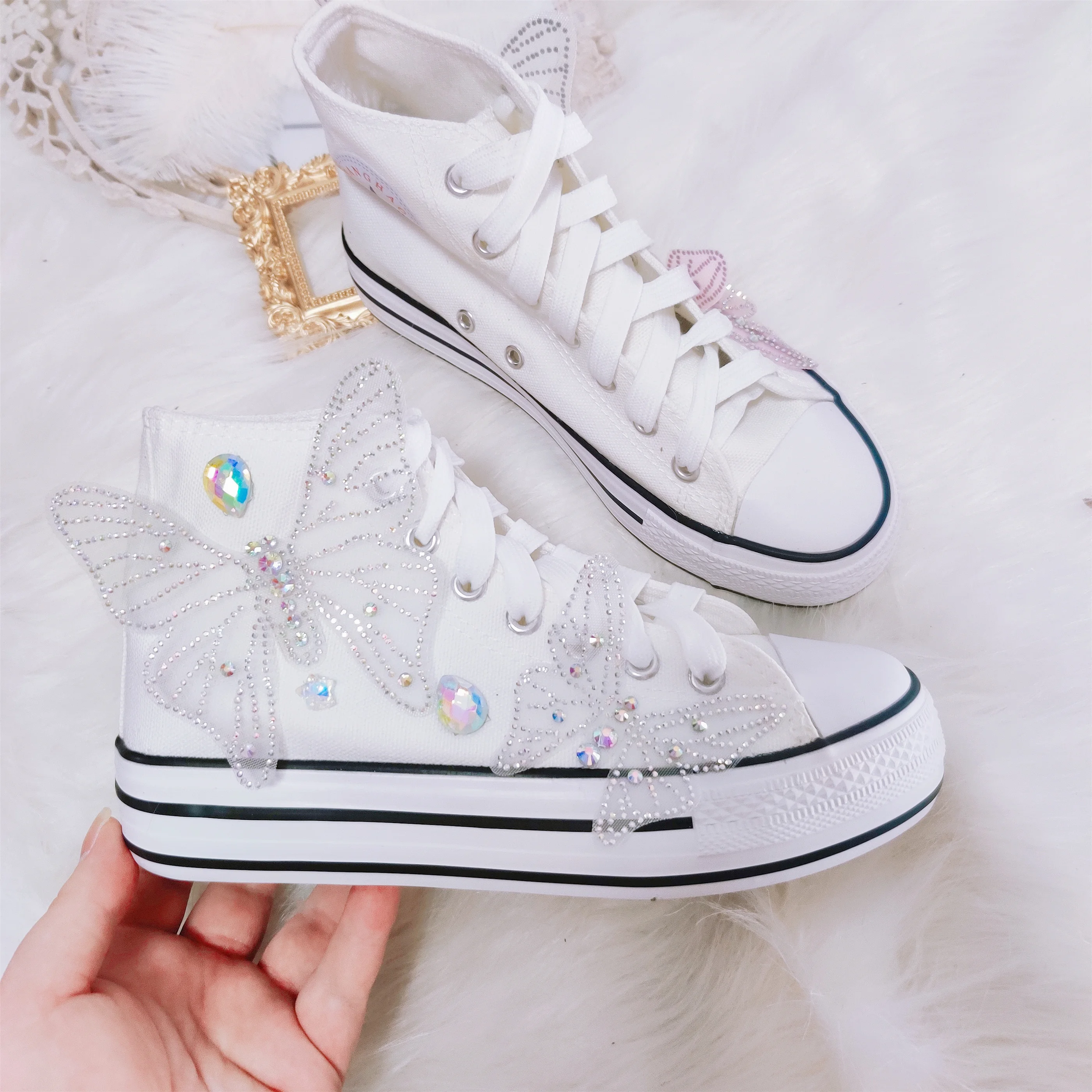2023 new handmade star inlaid butterfly high-top soft girl platform canvas shoes super flash fairy lace-up women's shoes
2023 new handmade star inlaid butterfly high-top soft girl platform canvas shoes super flash fairy lace-up women's shoes