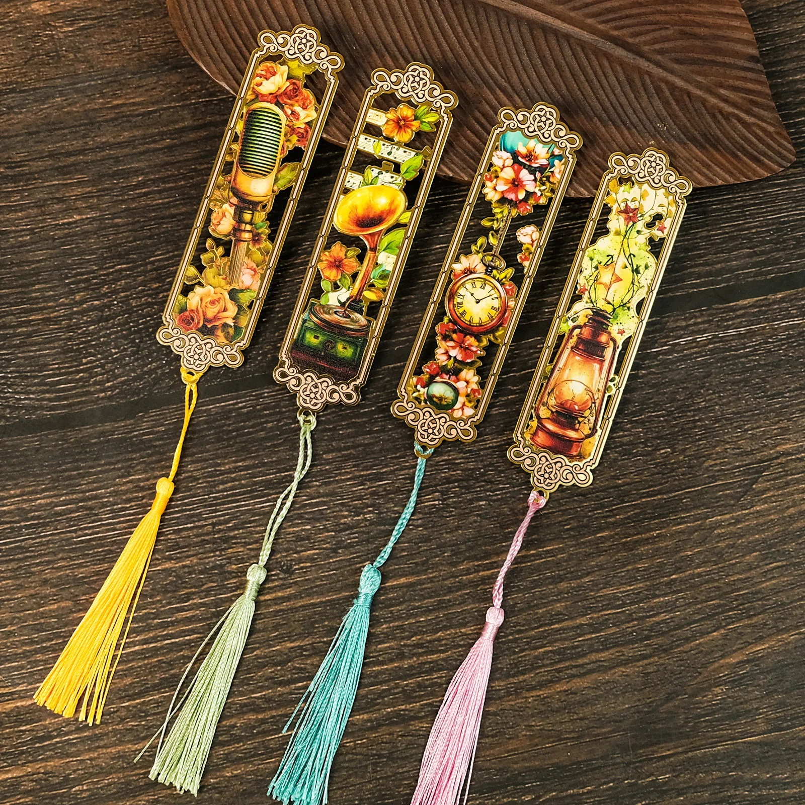 Retro Metal Bookmark With Tassel Creativ Hollowed Out Metal Bookmark Exquisite Gift For Students Readers
Retro Metal Bookmark With Tassel Creativ Hollowed Out Metal Bookmark Exquisite Gift For Students Readers