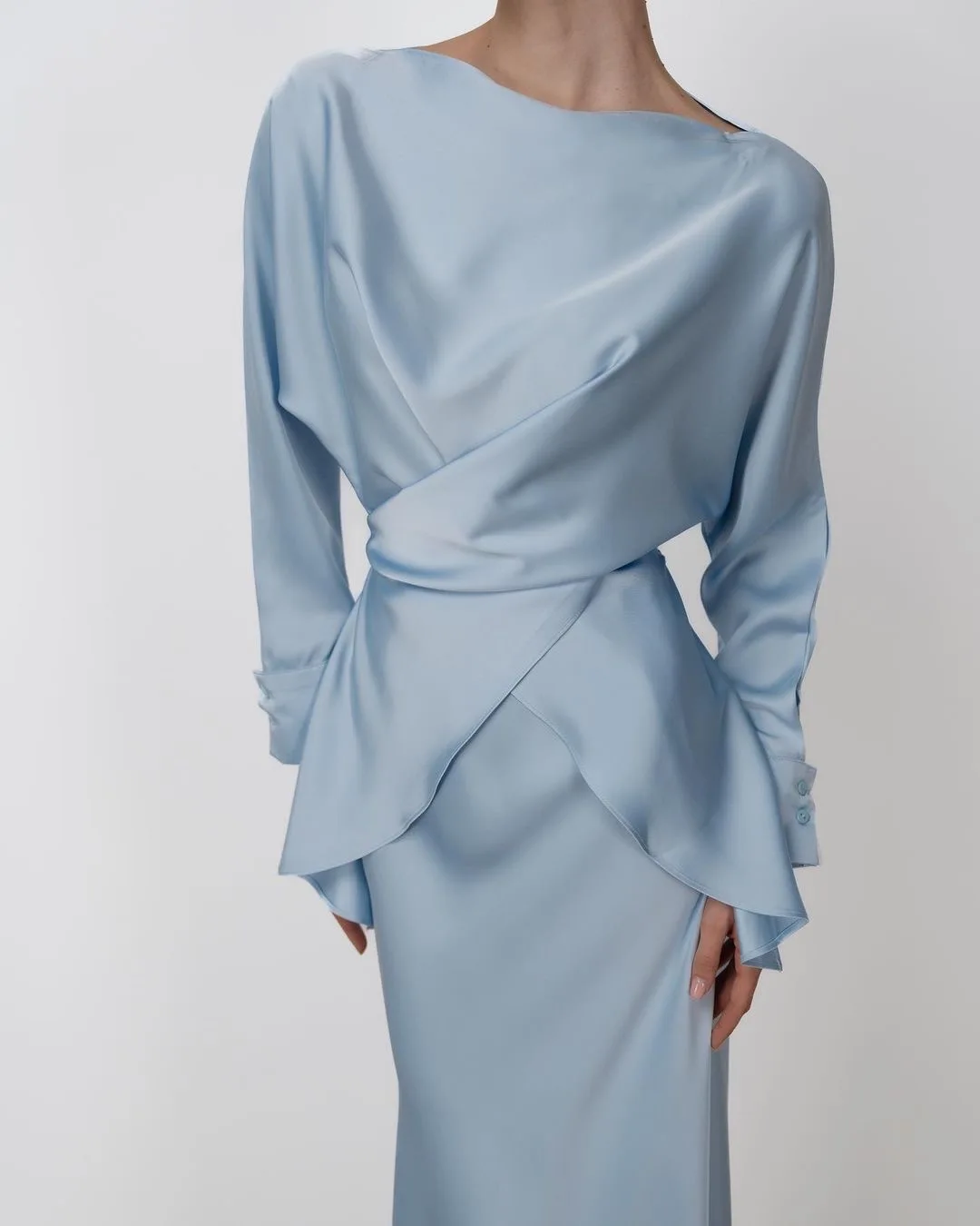 Elegant style satin suit with long-sleeved blazer and half-length skirt set for women
Elegant style satin suit with long-sleeved blazer and half-length skirt set for women