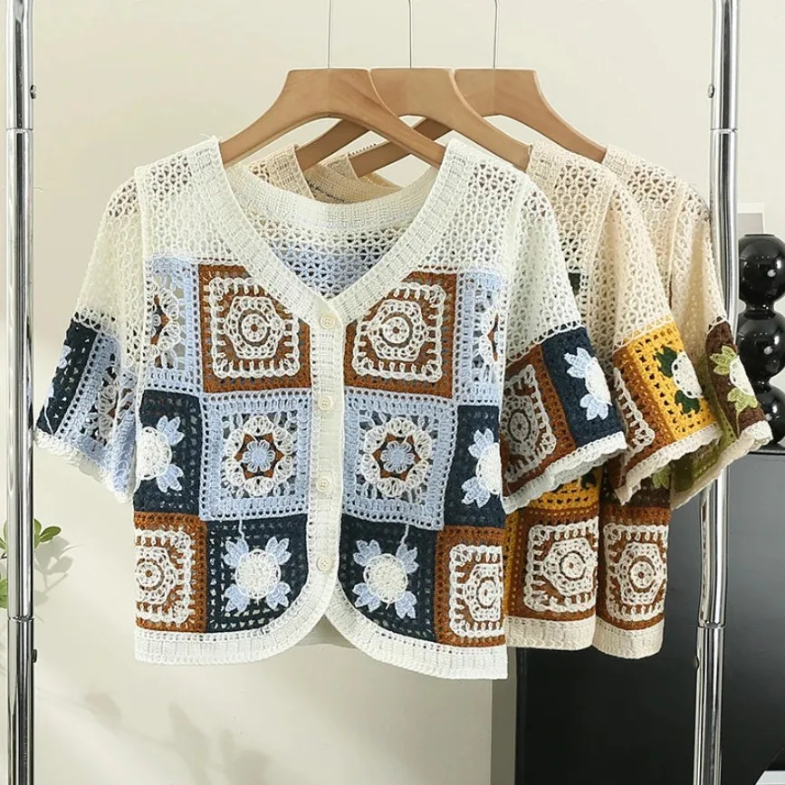 Вязаный крючком топ Granny Square для женщин, полупрозрачная ажурная вязаная блузка с коротким рукавом, на пуговицах, укороченная накидка, наряд в стиле бохо для отпуска
Вязаный крючком топ Granny Square для женщин, полупрозрачная ажурная вязаная блузка с коротким рукавом, на пуговицах, укороченная накидка, наряд в стиле бохо для отпуска
