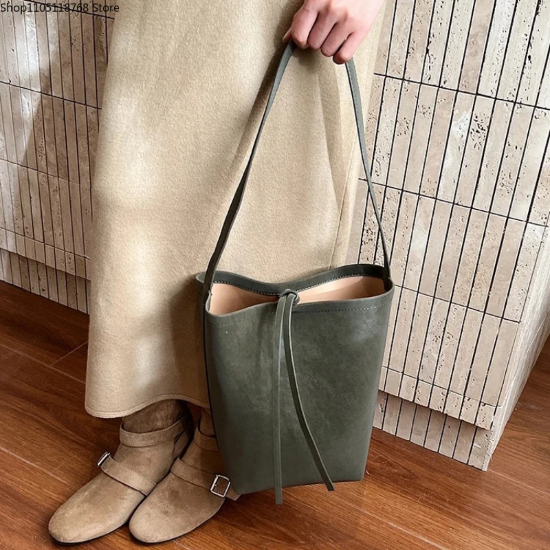 Fashionable Simple Solid Faux Suede Bucket Shoulder Bags Versatile String Large Capacity Handbags for Women
Fashionable Simple Solid Faux Suede Bucket Shoulder Bags Versatile String Large Capacity Handbags for Women