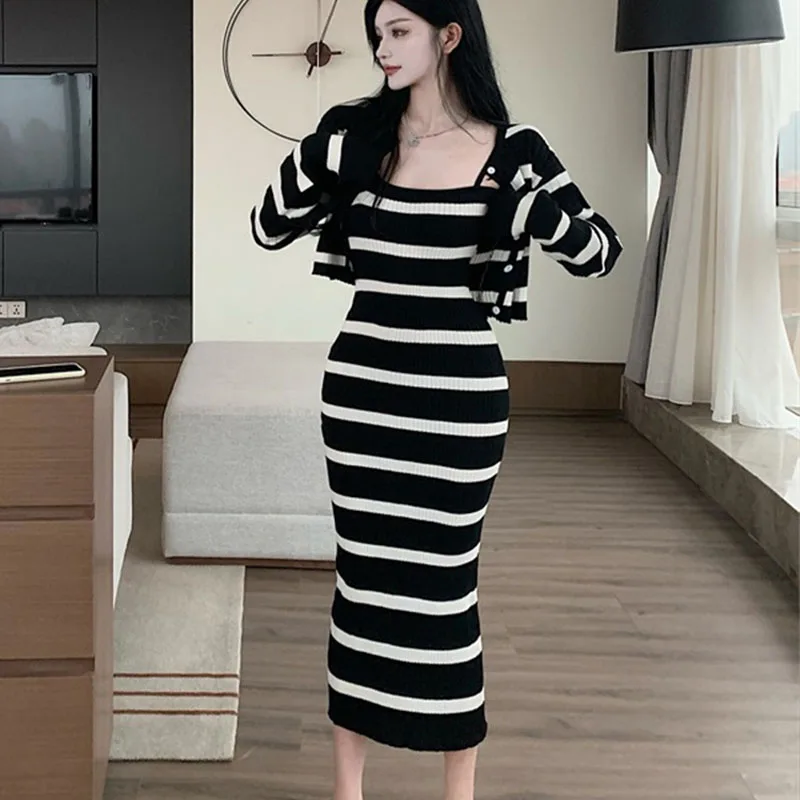Spring Summer New Korea Fashion Striped Slim Suspenders Dresses Female Knitted Two-piece Set Vintage Sweet Dress
Spring Summer New Korea Fashion Striped Slim Suspenders Dresses Female Knitted Two-piece Set Vintage Sweet Dress 