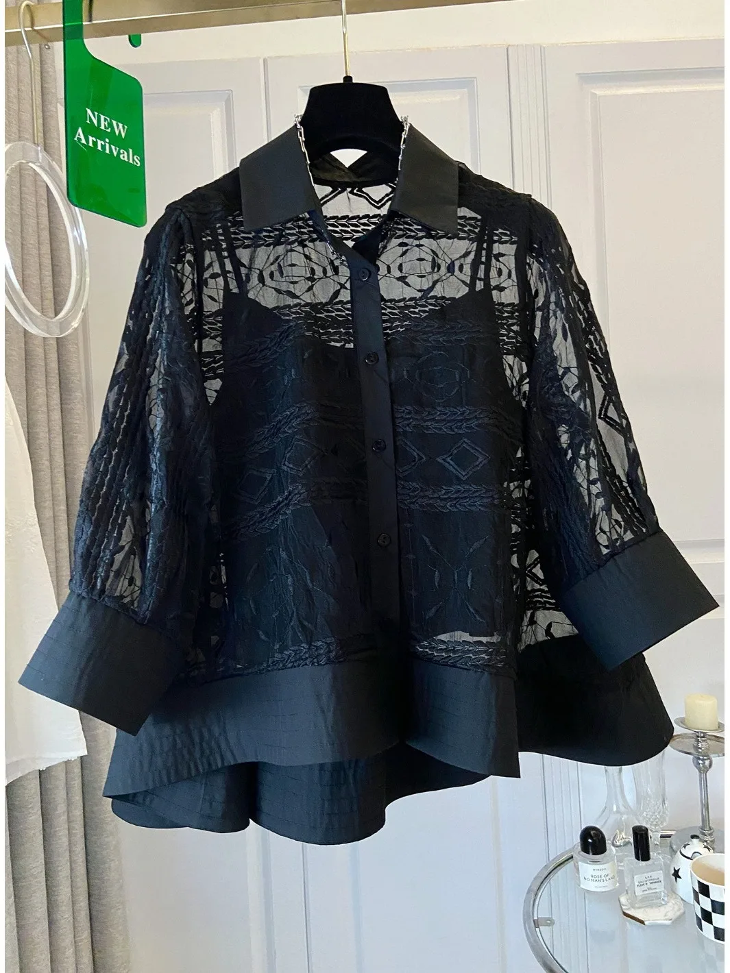 Elegant Sun Protection Embroidered Mesh Shirt Women Summer Lightweight See-through Cardigan Strap Two-piece Set Top Trendy
Elegant Sun Protection Embroidered Mesh Shirt Women Summer Lightweight See-through Cardigan Strap Two-piece Set Top Trendy