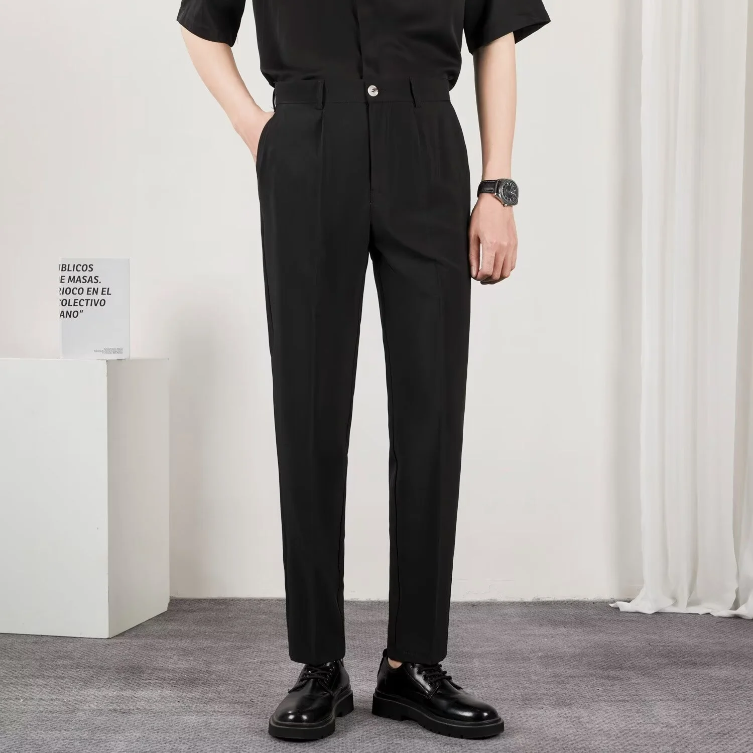 2024 Summer New Korean Style Baggy Blazer Pants Men Straight Casual Pants Business Loose Trousers Male streetwear
2024 Summer New Korean Style Baggy Blazer Pants Men Straight Casual Pants Business Loose Trousers Male streetwear