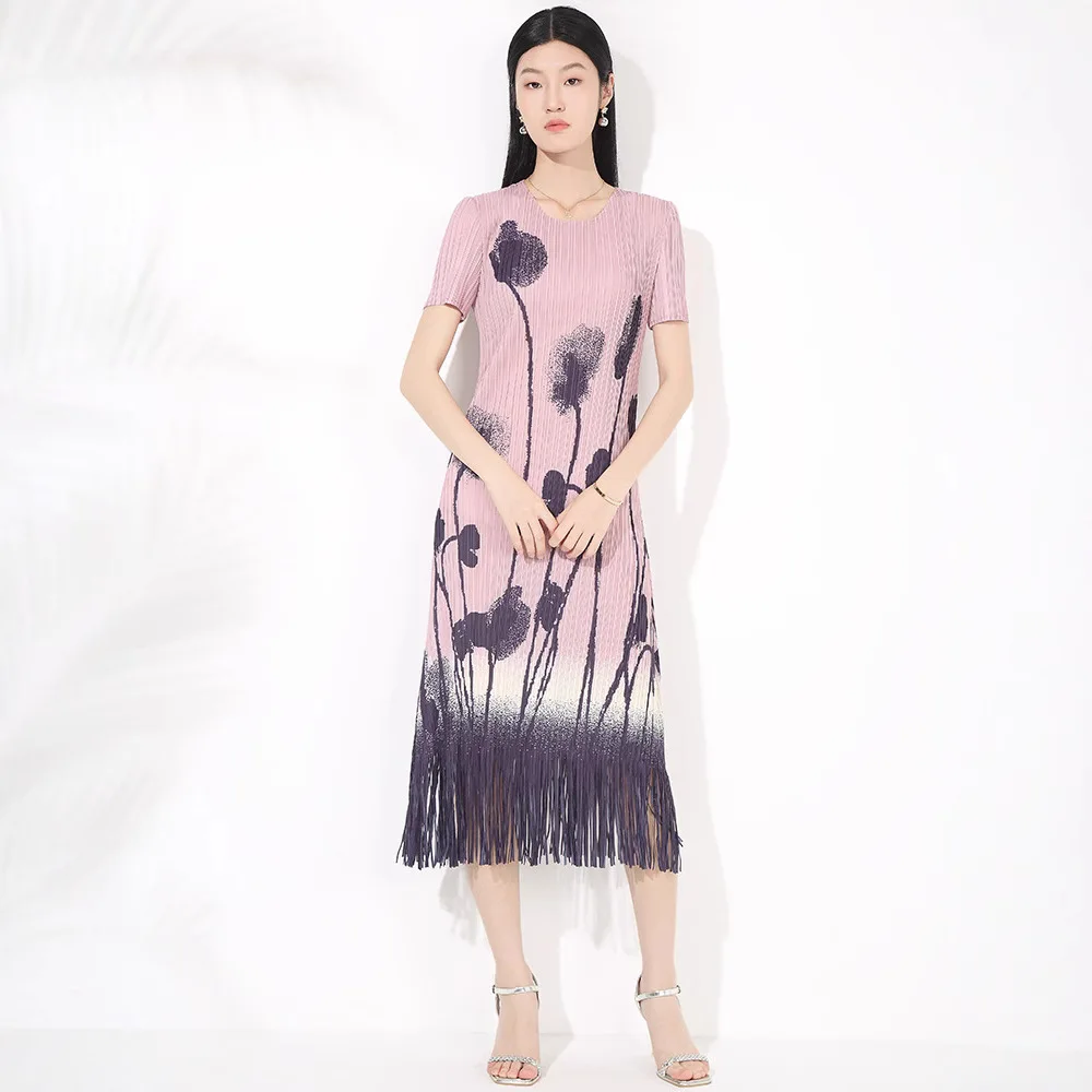 Miyake Style Pleated Pink Printed Tassel Dress for Women Fashion Design Round Neck Pullover Elegant Short-sleeved Midi Skirt
Miyake Style Pleated Pink Printed Tassel Dress for Women Fashion Design Round Neck Pullover Elegant Short-sleeved Midi Skirt