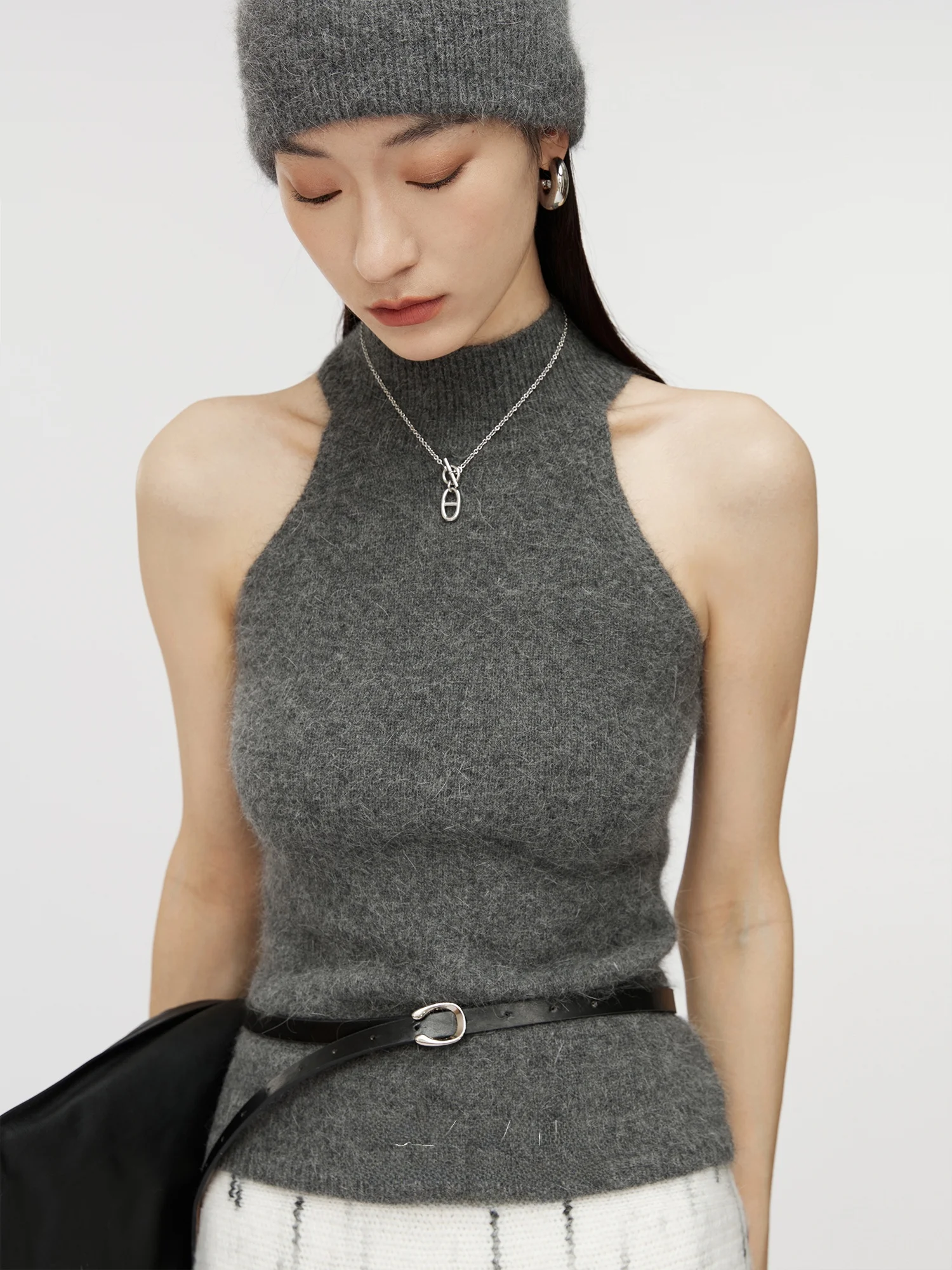 ROEYWANG Autumn Faionable Heavyweight Fluffy Bear Fur Wool Knitted Vest Base Layer Outerwear Women's Slim Fit Commute Sle
ROEYWANG Autumn Faionable Heavyweight Fluffy Bear Fur Wool Knitted Vest Base Layer Outerwear Women's Slim Fit Commute Sle