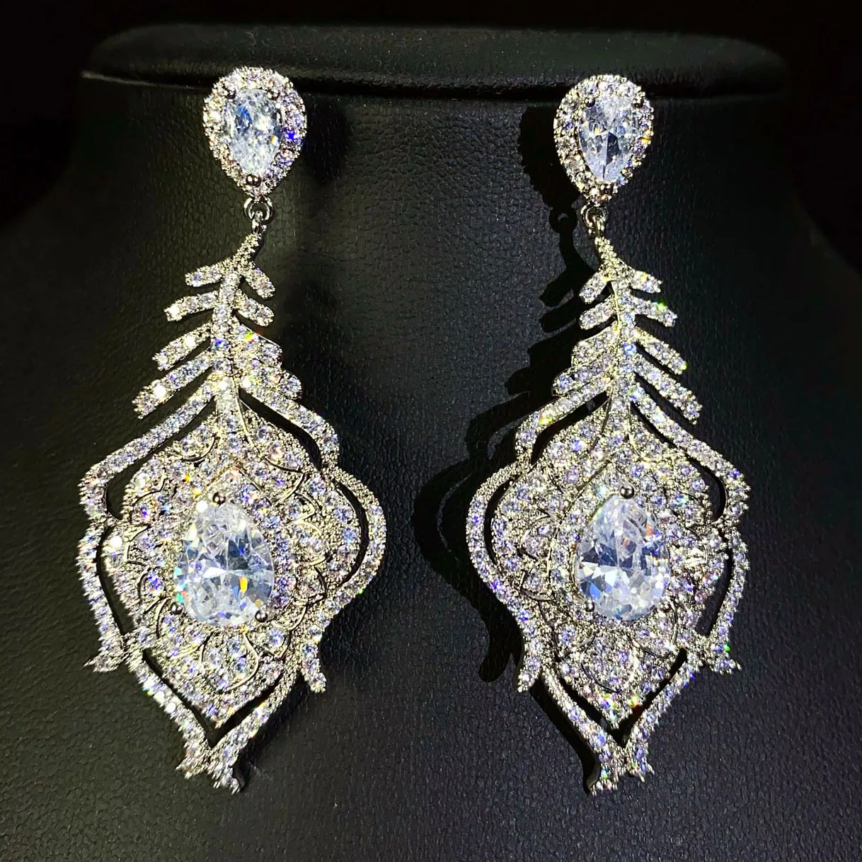 New Heavy Craft Feather Luxury Fashion Leaf Earrings Women's Zirconia Jewellery Set Evening Summer Event Party Dress E78
New Heavy Craft Feather Luxury Fashion Leaf Earrings Women's Zirconia Jewellery Set Evening Summer Event Party Dress E78