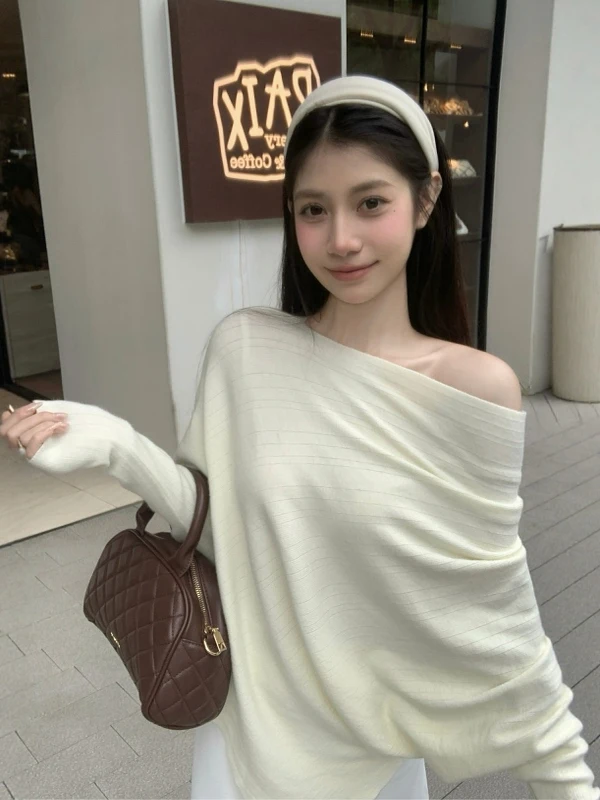Loose Shoulder Korean Style Women's Knitted Top Slant Shoulder Design Autumn Winter New Arrival Base Layer Shirt Long Sleeve
Loose Shoulder Korean Style Women's Knitted Top Slant Shoulder Design Autumn Winter New Arrival Base Layer Shirt Long Sleeve
