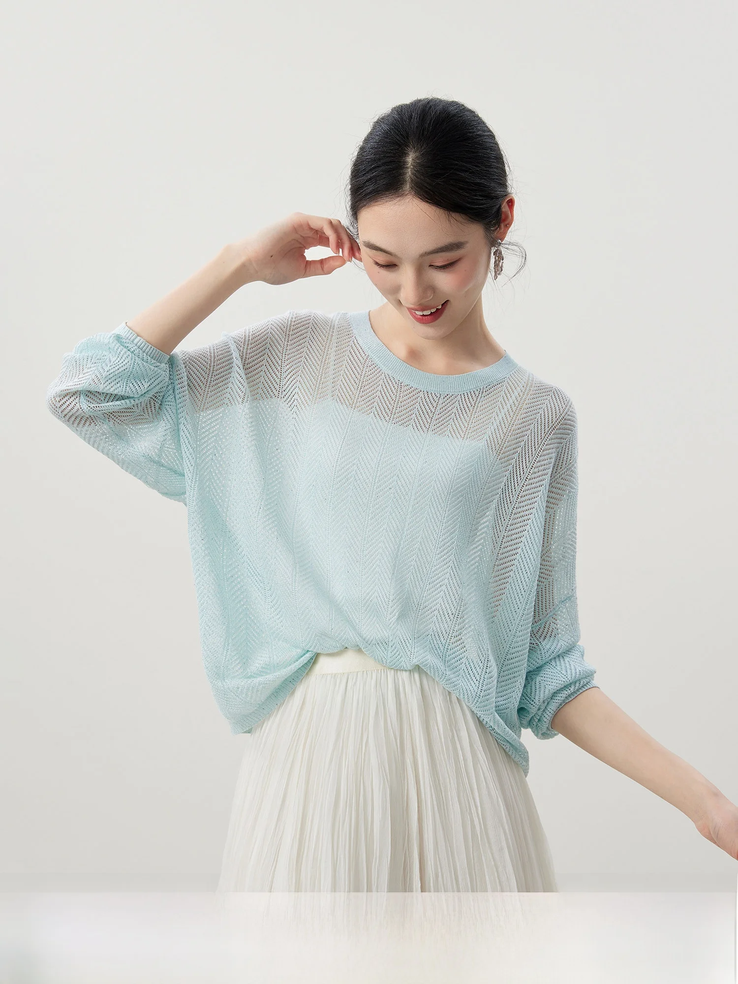 Весна-Лето 2026: Элегантный женский кардиган Starfall свободного кроя с узором «рыбья кость», вязаный, с длинными рукавами, из мягкой вискозы и полиэстера
Весна-Лето 2026: Элегантный женский кардиган Starfall свободного кроя с узором «рыбья кость», вязаный, с длинными рукавами, из мягкой вискозы и полиэстера