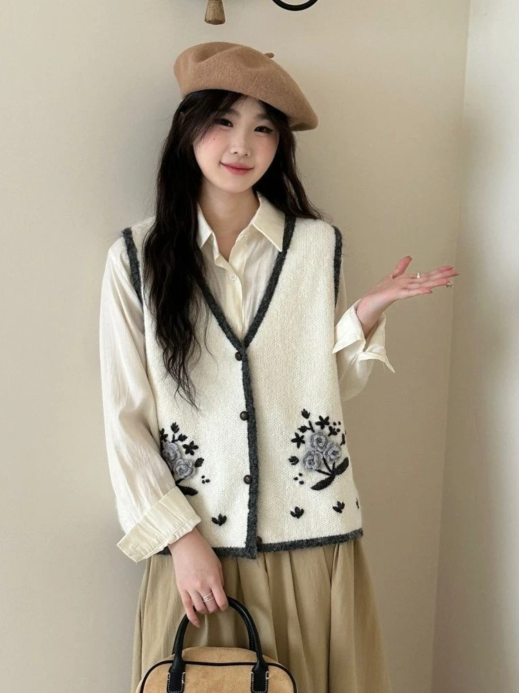Korobov Sweet V Neck Sleeveless All Match Flower Embroidery Single Breasted Sweater Vest
Korobov Sweet V Neck Sleeveless All Match Flower Embroidery Single Breasted Sweater Vest