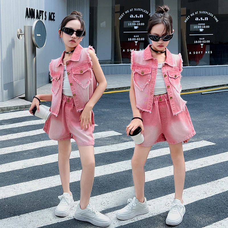 High Fashion Girl Pink Jeans Set Streetwear Outfit Kids Child Denim Vest Shorts 2 Piece Clothing Set Tween Cool Street Tracksuit
High Fashion Girl Pink Jeans Set Streetwear Outfit Kids Child Denim Vest Shorts 2 Piece Clothing Set Tween Cool Street Tracksuit