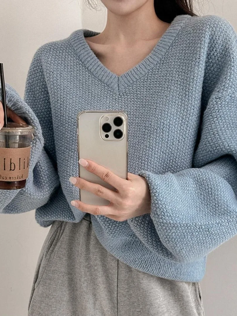 Свободный синий вязаный свитер, женский верхний мягкий удобный V-Ne, корейская версия, верхняя одежда, модный ленивый тренд 
Свободный синий вязаный свитер, женский верхний мягкий удобный V-Ne, корейская версия, верхняя одежда, модный ленивый тренд