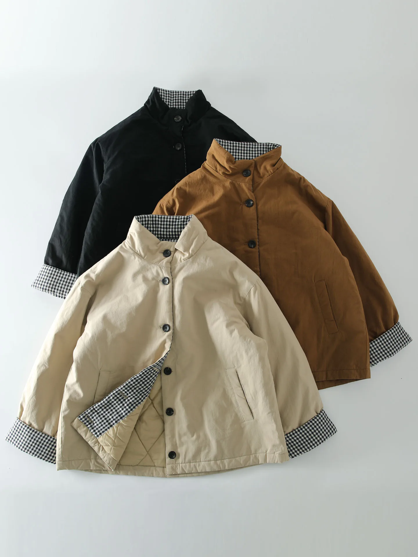 Новая зимняя утепленная женская куртка в стиле ретро с воротником-стойкой, свободного кроя, из хлопка, модное теплое пальто с длинными рукавами
Новая зимняя утепленная женская куртка в стиле ретро с воротником-стойкой, свободного кроя, из хлопка, модное теплое пальто с длинными рукавами