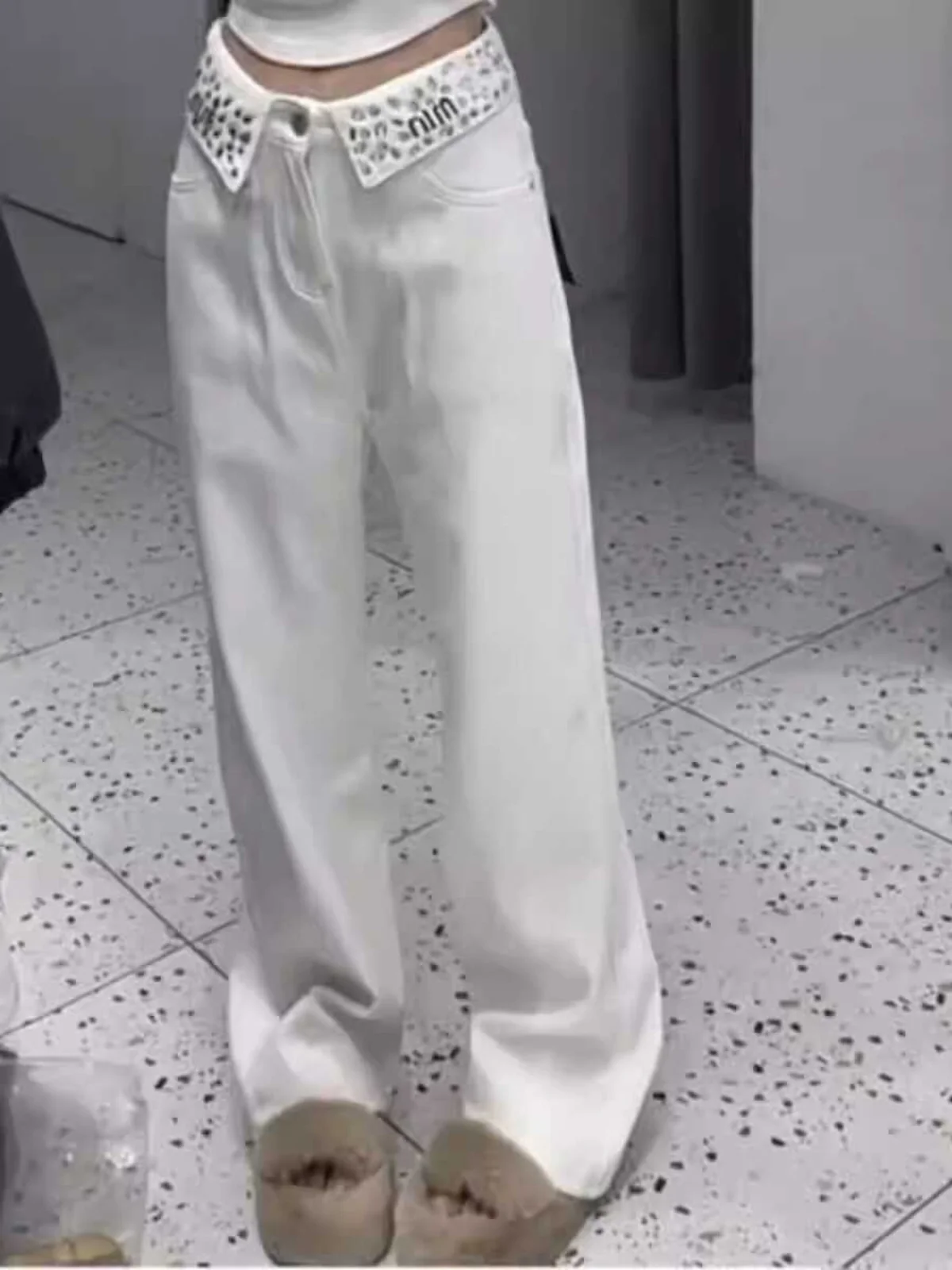 Белые брюки-палаццо с бриллиантами, женские, весна-лето, с высокой талией, прямого кроя, джинсы
Белые брюки-палаццо с бриллиантами, женские, весна-лето, с высокой талией, прямого кроя, джинсы