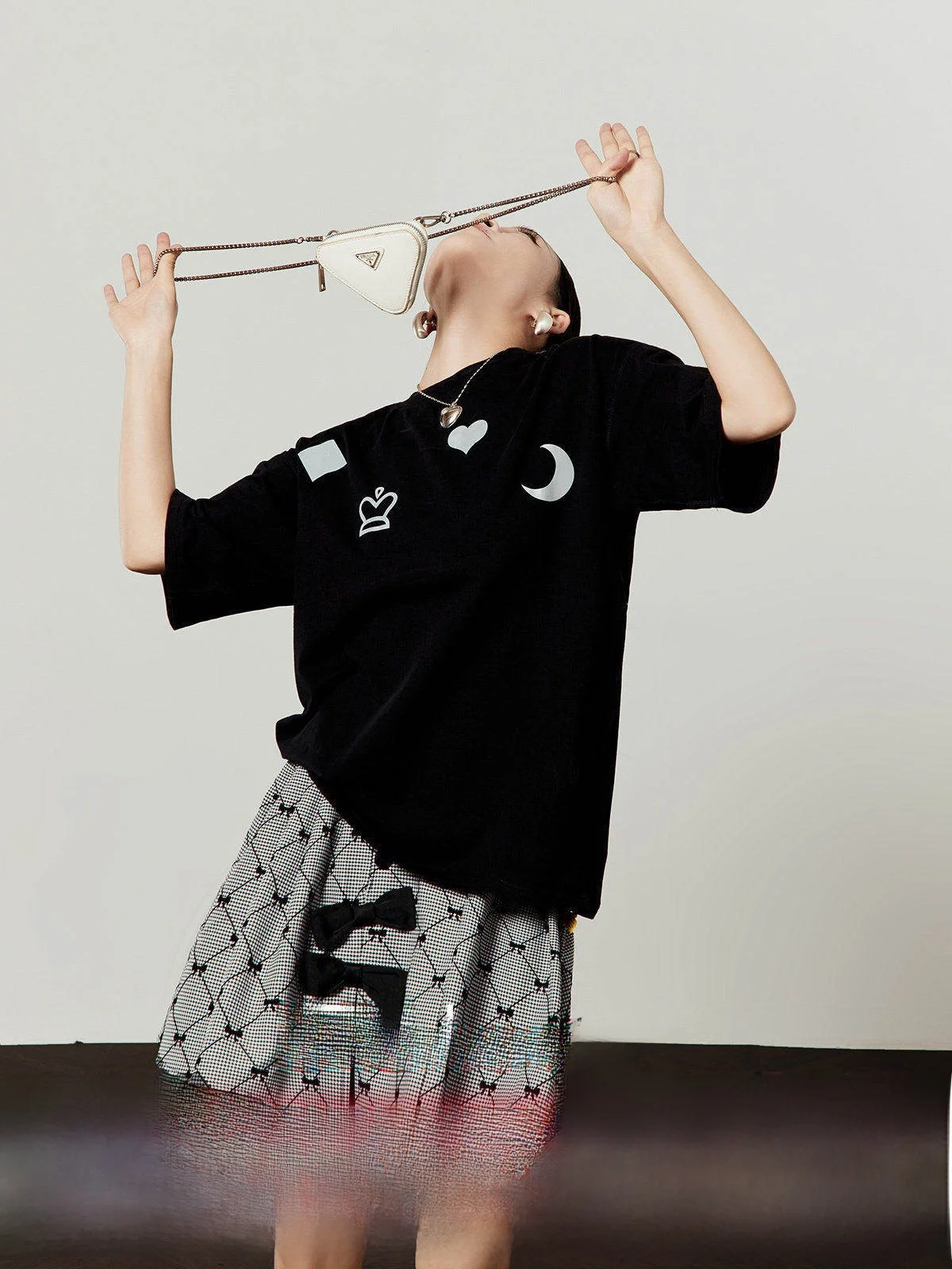 Loose Casual Bla T-irt Women's 2025 New Design Sense Collar ort Sve Basic Commute Princ Sle Ladies Top
Loose Casual Bla T-irt Women's 2025 New Design Sense Collar ort Sve Basic Commute Princ Sle Ladies Top