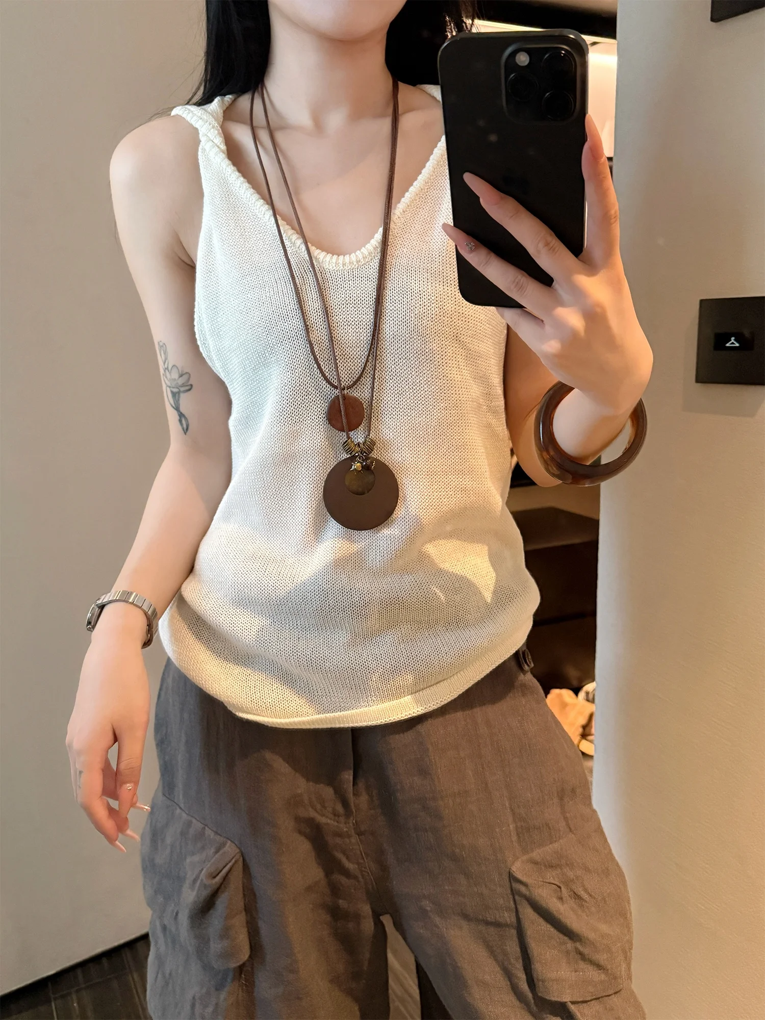 Casual V-Neck Knitted Tank Top Strapless Summer New Style Simple Match Loose Casual Sleeveless Women's Shirt
Casual V-Neck Knitted Tank Top Strapless Summer New Style Simple Match Loose Casual Sleeveless Women's Shirt