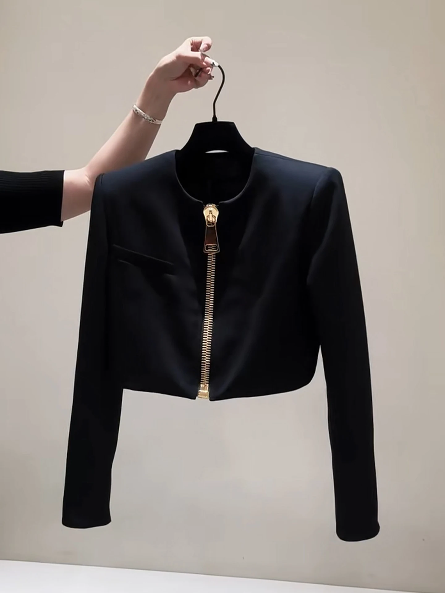 Spring Fashion Slim Fit Zipper Suit Women's Short Jacket Coat Heavy Duty Zipper Stylish Compact Size Polyester Fiber
Spring Fashion Slim Fit Zipper Suit Women's Short Jacket Coat Heavy Duty Zipper Stylish Compact Size Polyester Fiber