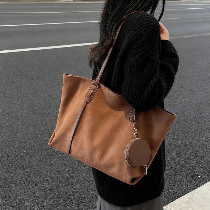 Высококачественная женская модная кожаная большая сумка Париж Популярная элегантная женская повседневная винтажная сумка через плечо
Высококачественная женская модная кожаная большая сумка Париж Популярная элегантная женская повседневная винтажная сумка через плечо