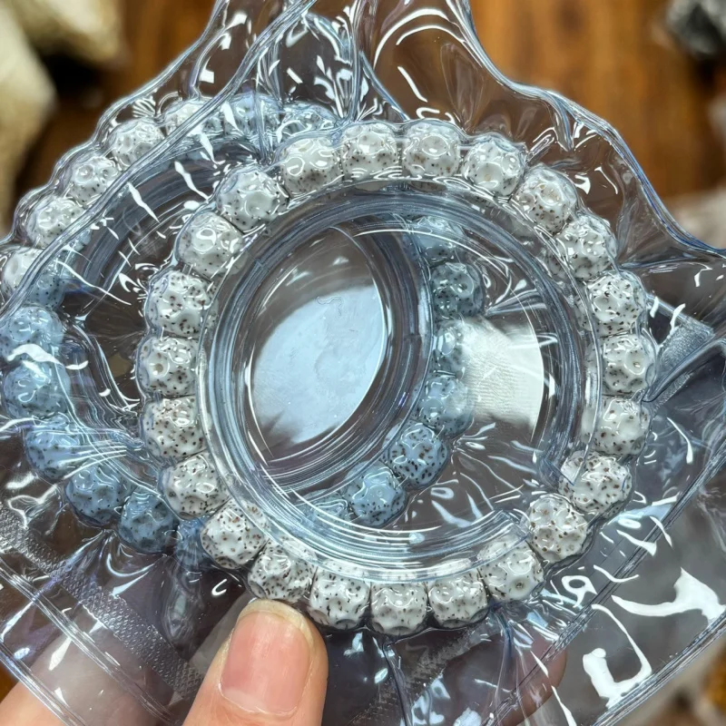 Hainan Wuxiang Moon Bodhi single circle stone jade material smooth white Buddha bead bracelet density high Oi
Hainan Wuxiang Moon Bodhi single circle stone jade material smooth white Buddha bead bracelet density high Oi
