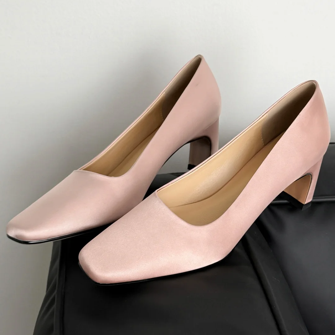 Туфли-лодочки Danxuefei 2026: новые женские шелковые туфли с квадратным носком, на толстом каблуке 6,5 см, элегантные, повседневные, для офиса и на каждый день
Туфли-лодочки Danxuefei 2026: новые женские шелковые туфли с квадратным носком, на толстом каблуке 6,5 см, элегантные, повседневные, для офиса и на каждый день