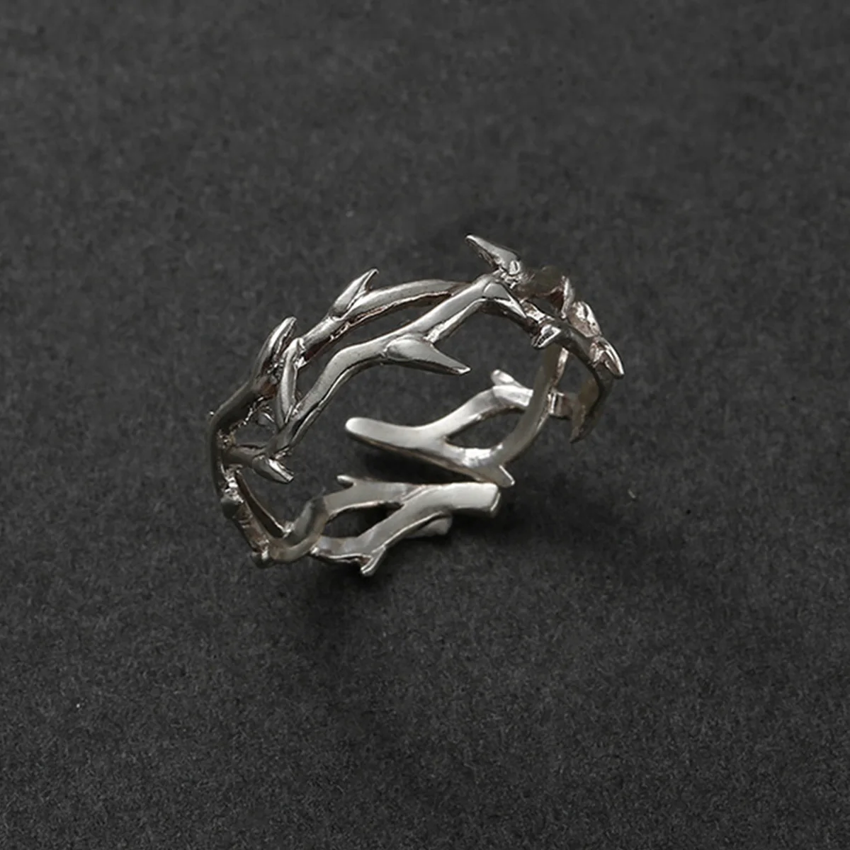XINYI Vintage Ins Style Adherence Men's and Women's Rings with Branches, Thorns, Couples' Ring Gifts, Fashion and Personality
XINYI Vintage Ins Style Adherence Men's and Women's Rings with Branches, Thorns, Couples' Ring Gifts, Fashion and Personality