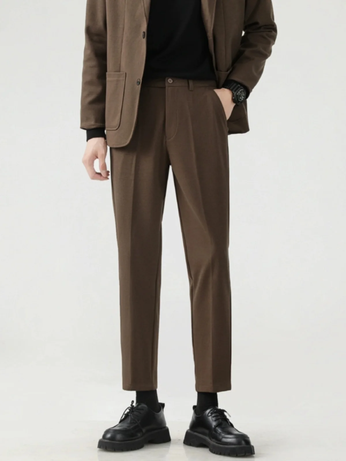 Мужские утепленные шерстяные повседневные брюки прямого кроя для осени и зимы, деловые брюки, молодежные модные однотонные брюки для отдыха
Мужские утепленные шерстяные повседневные брюки прямого кроя для осени и зимы, деловые брюки, молодежные модные однотонные брюки для отдыха