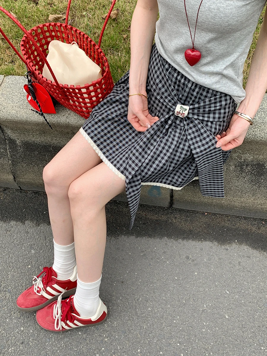 Юбка с высокой талией в клетку с кружевными вставками, женская свободная юбка А-силуэта, модный дизайн, весна-лето, смесовая ткань из полиэстера
Юбка с высокой талией в клетку с кружевными вставками, женская свободная юбка А-силуэта, модный дизайн, весна-лето, смесовая ткань из полиэстера
