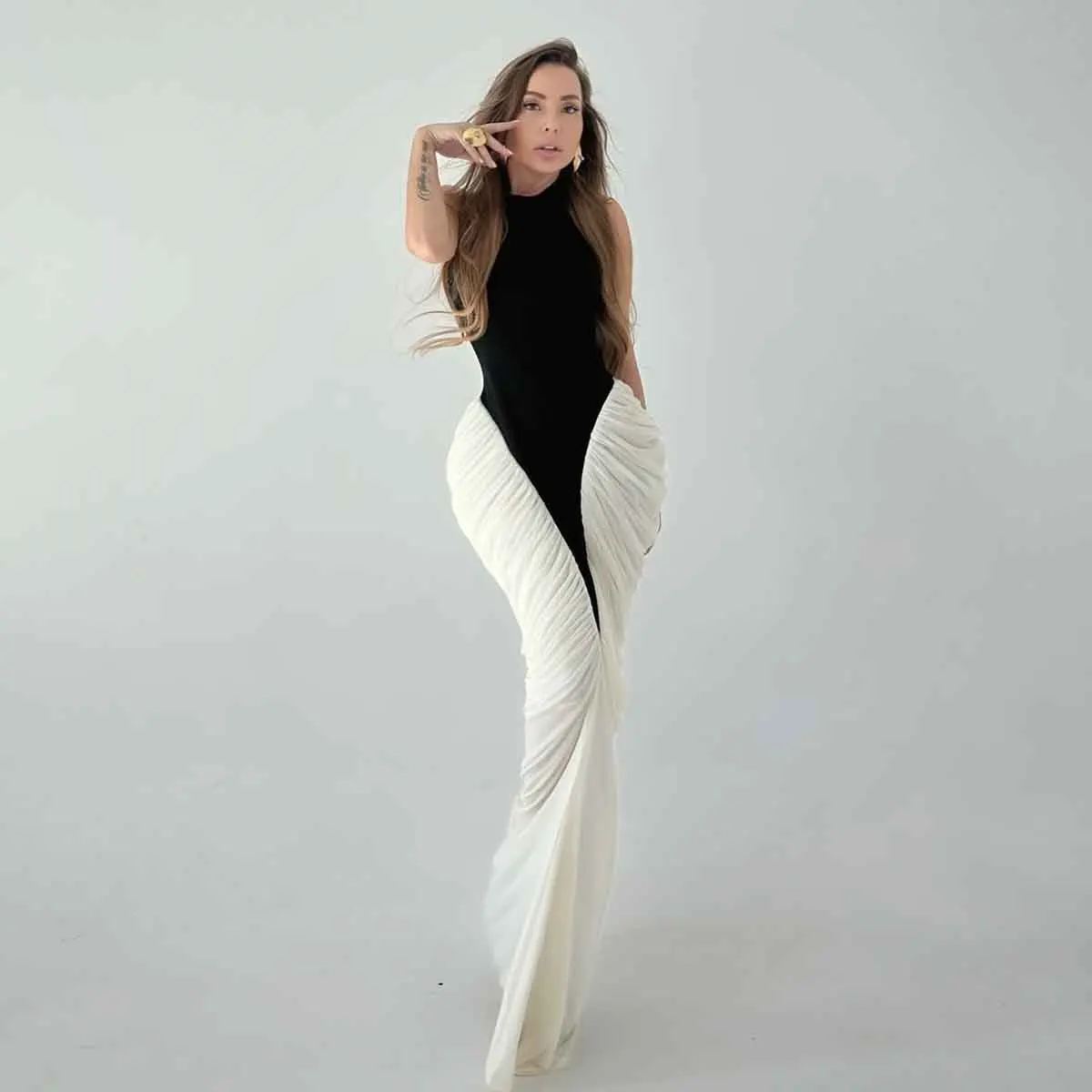 New Arrival Black and White Maxi Evening Dresses 2 Colors Pleated Stretch Celebrity Dress Formal Party Gown Mermaid Prom Dress
New Arrival Black and White Maxi Evening Dresses 2 Colors Pleated Stretch Celebrity Dress Formal Party Gown Mermaid Prom Dress