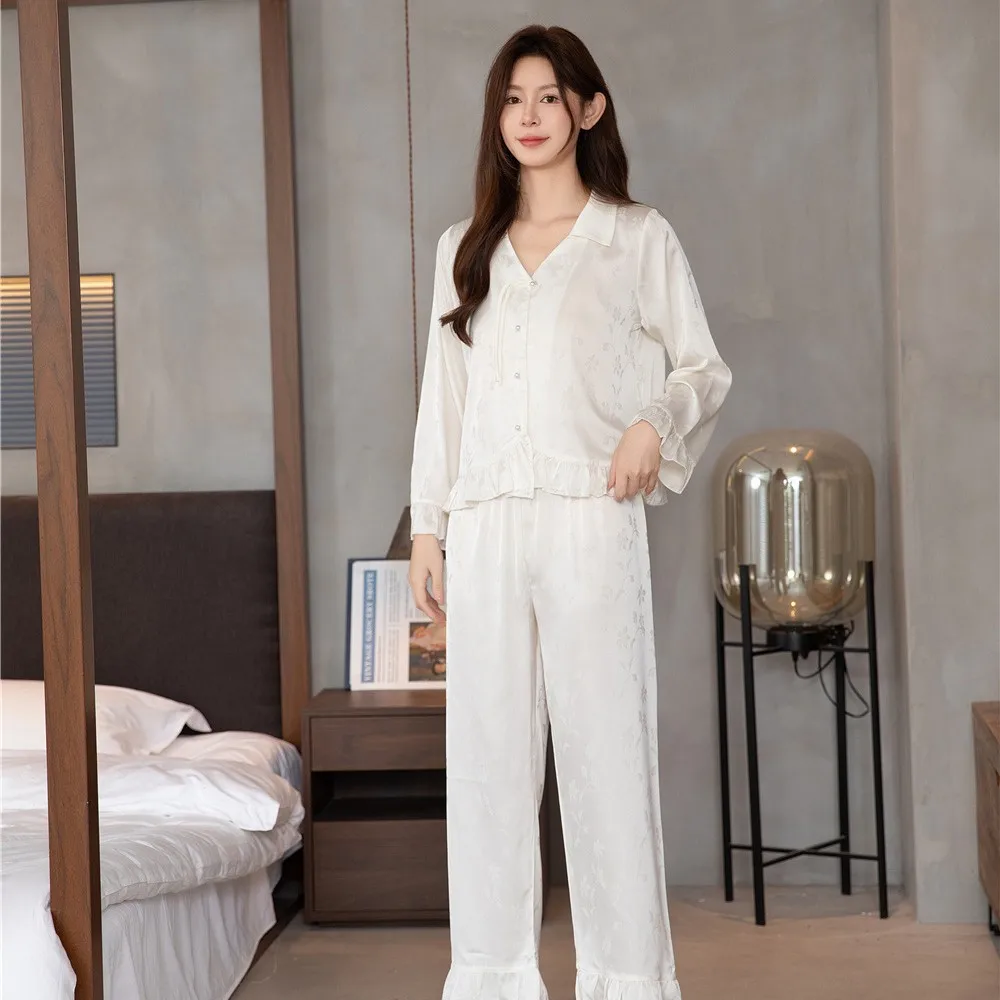 New Chinese Style National Style Pajamas for Women in Spring and Autumn 2024 Thin Ice Silk Long Sleeved Home Wear
New Chinese Style National Style Pajamas for Women in Spring and Autumn 2024 Thin Ice Silk Long Sleeved Home Wear