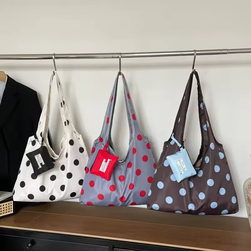 New Large Capacity Tote Handbag Nylon Dots Shoulder Bag Korean Style Versatile Bag Sweet Daily Commute Fashion Hobo Underarm Bag
New Large Capacity Tote Handbag Nylon Dots Shoulder Bag Korean Style Versatile Bag Sweet Daily Commute Fashion Hobo Underarm Bag