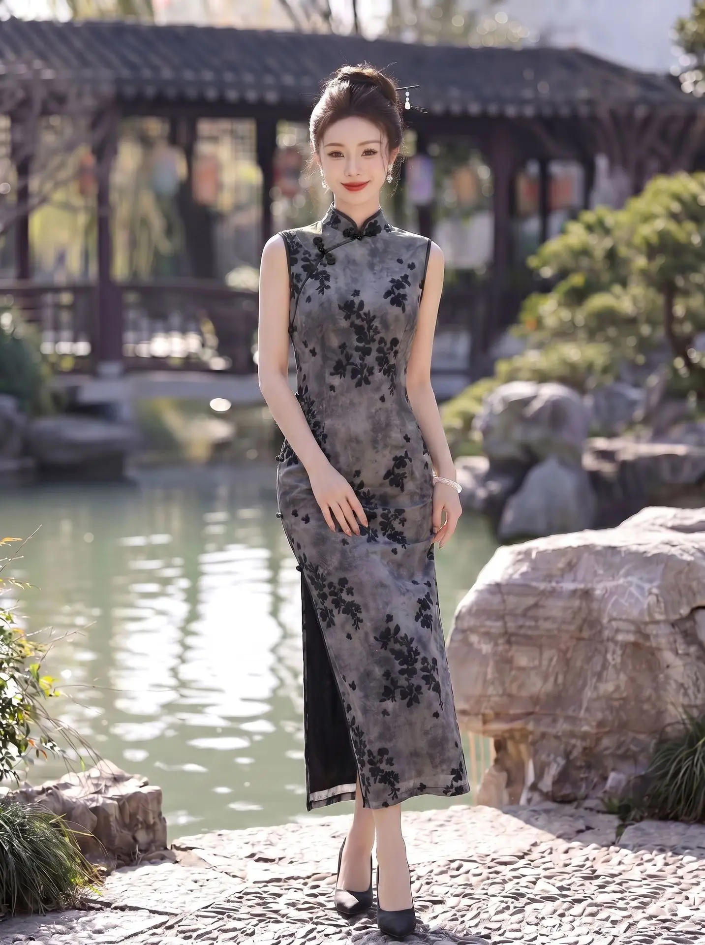 Black Sleeveless Chinese Suzhou Long Cheongsam Female Qipao Summer Evening Dress
Black Sleeveless Chinese Suzhou Long Cheongsam Female Qipao Summer Evening Dress