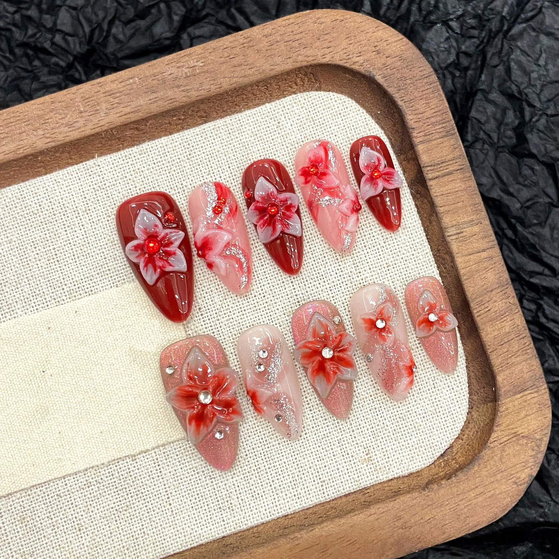 10Pcs Red Smudge 3D Flower Handmade Fake Nail Cat's Eye Rhinestone False Nails Press on Mid-length Almond Reusable Manicure Tips
10Pcs Red Smudge 3D Flower Handmade Fake Nail Cat's Eye Rhinestone False Nails Press on Mid-length Almond Reusable Manicure Tips