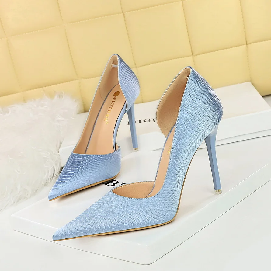 туфли женские Korean Banquet Slim Ultra High Heels Shallow Mouth Pointed Side Hollow Embossed Satin Single Wedding Shoes Pumps
туфли женские Korean Banquet Slim Ultra High Heels Shallow Mouth Pointed Side Hollow Embossed Satin Single Wedding Shoes Pumps