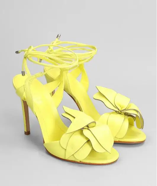 Yellow Leather Thin High Heel Sandals Women Summer Shoes Flower Decoration Lace Up Ankle Wrap Party Cool Shoes
Yellow Leather Thin High Heel Sandals Women Summer Shoes Flower Decoration Lace Up Ankle Wrap Party Cool Shoes